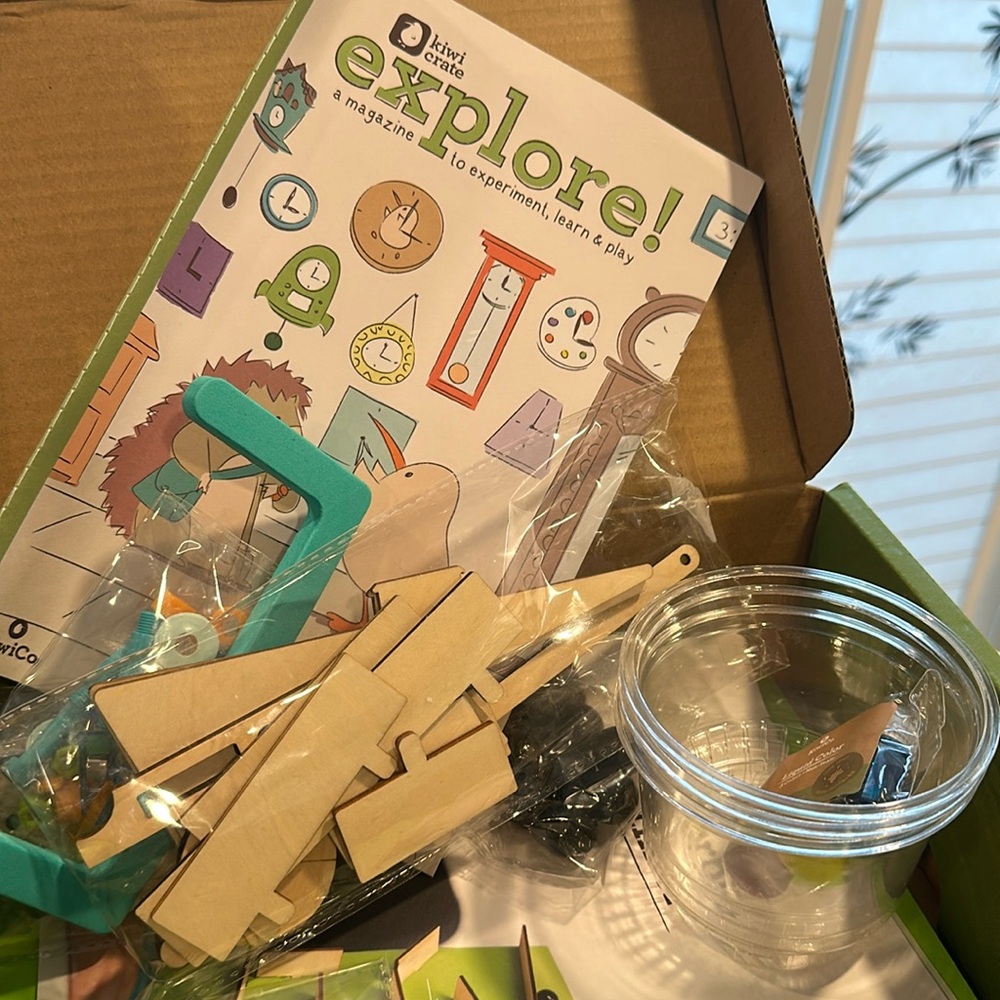 Kiwi crate experiment kit brand new